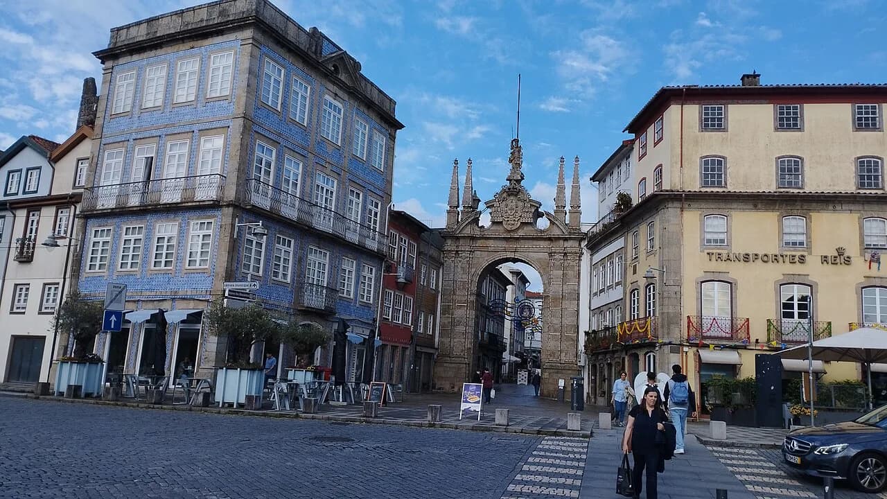 Arco da Porta Nova, Braga: What to See at the Old City Gate