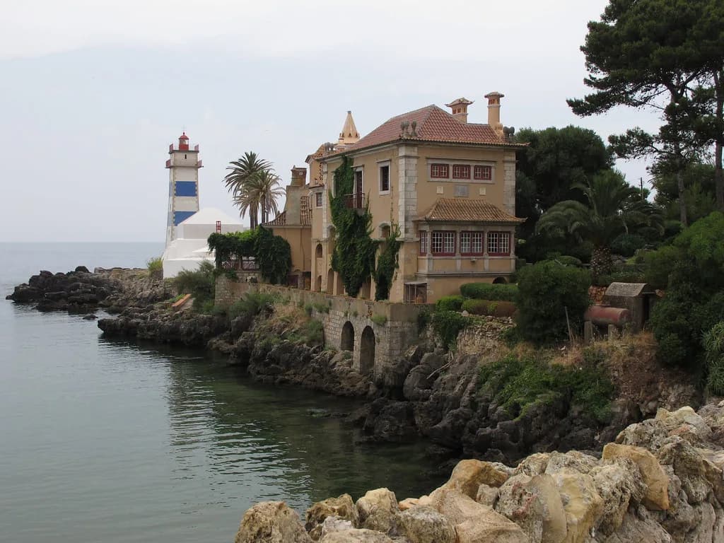 Cascais Boat Trip: Sunset, Family and Sailing Options