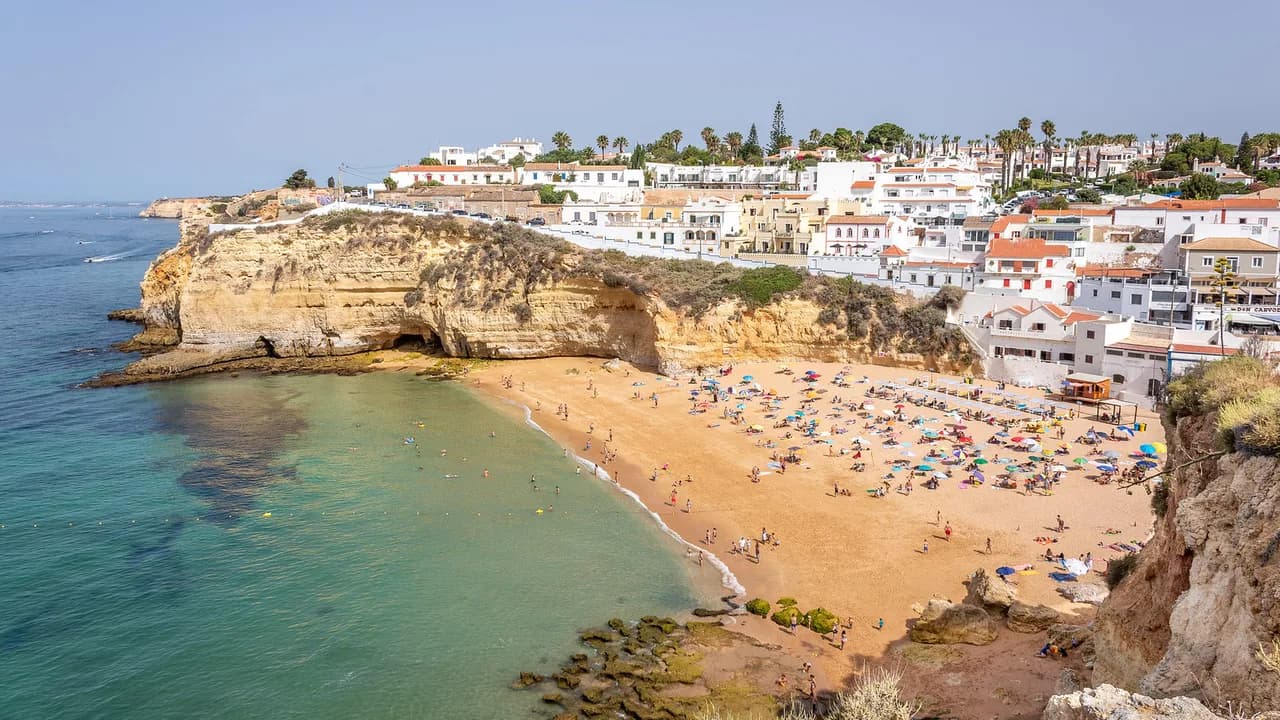Cheap Restaurants in Carvoeiro: Where to Eat on a Budget