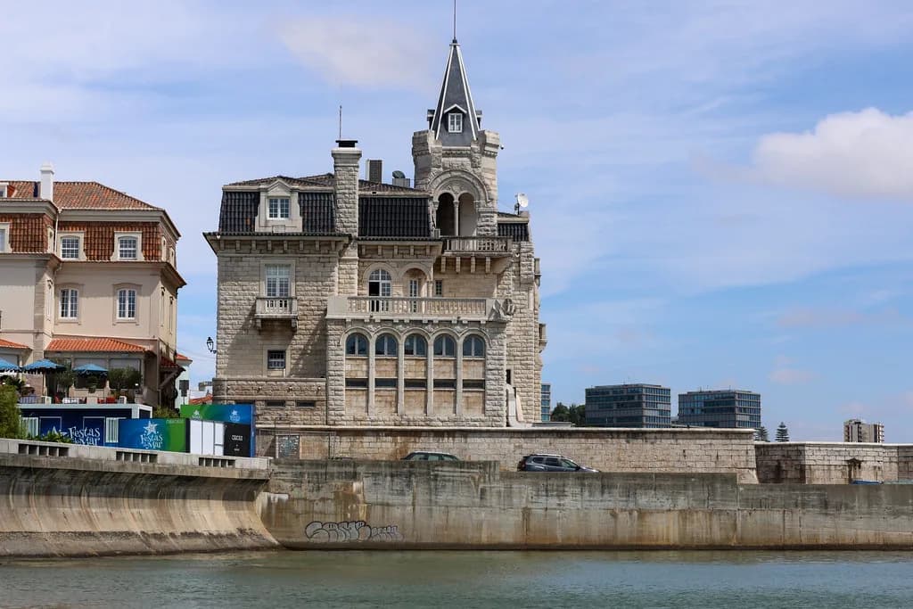 Free Things to Do in Cascais: Parks, Cliffs and Old Town Walks