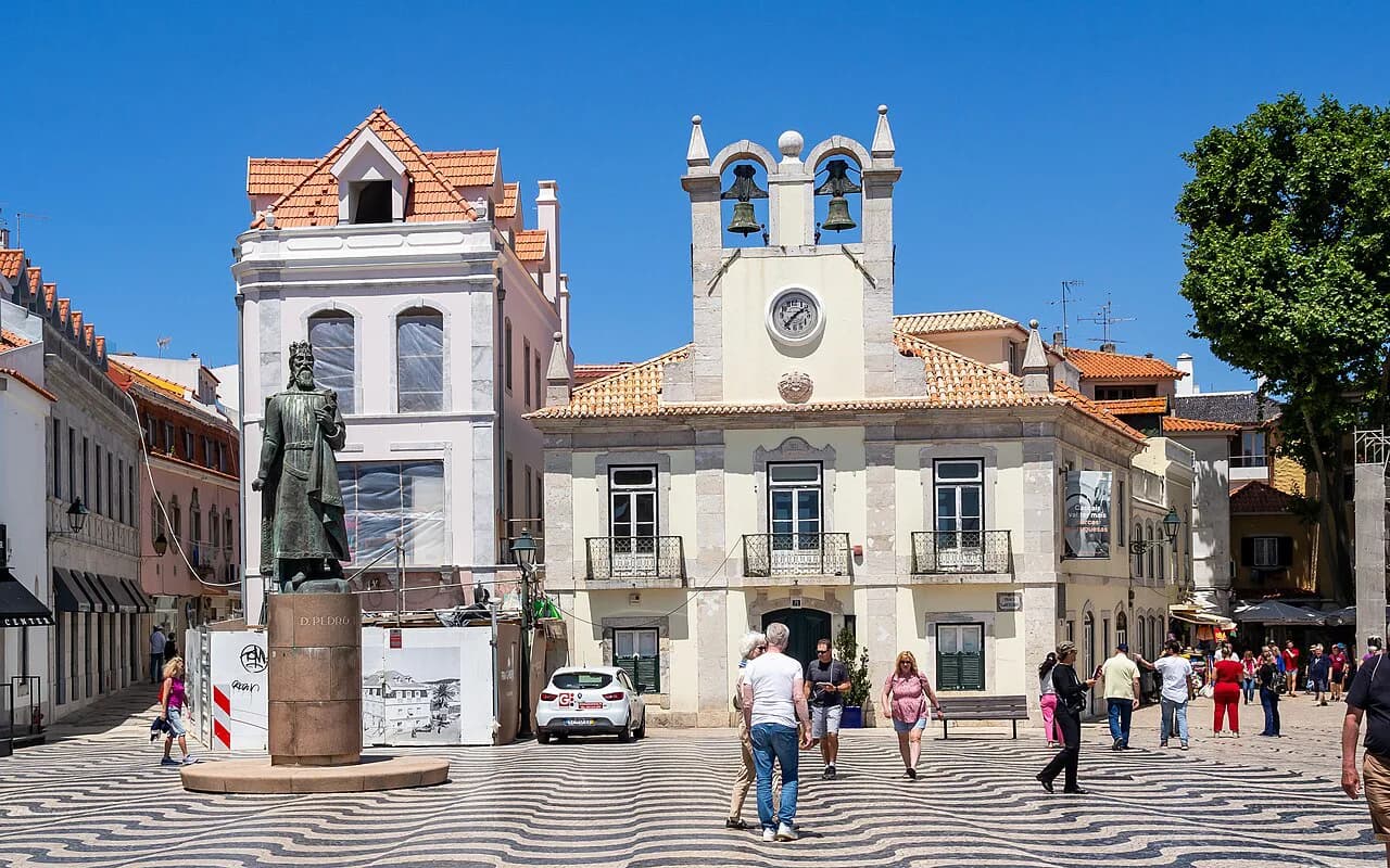Cascais neighbourhoods: pick your base along the coast