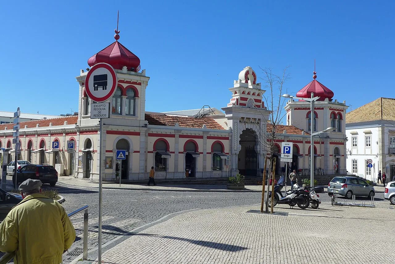 Loulé: Market Hall, Old Town and Castle Guide