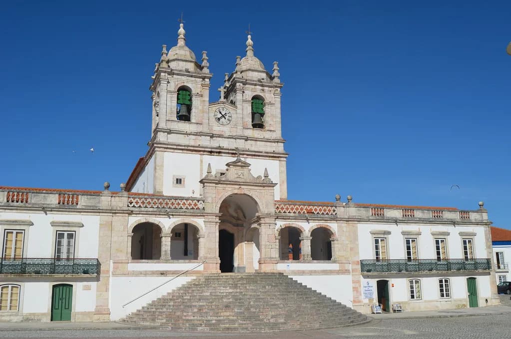 Nazaré History: The Story Behind the Town and Its Big Waves
