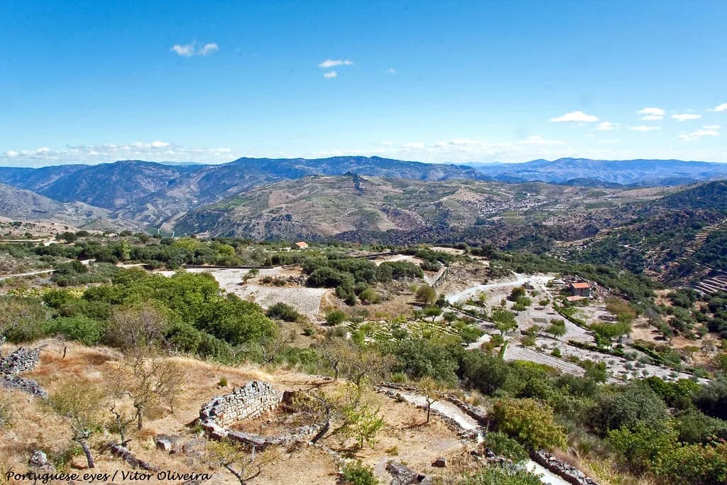 Northern Portugal Itinerary: 4 Days by Train for Braga and Guimarães