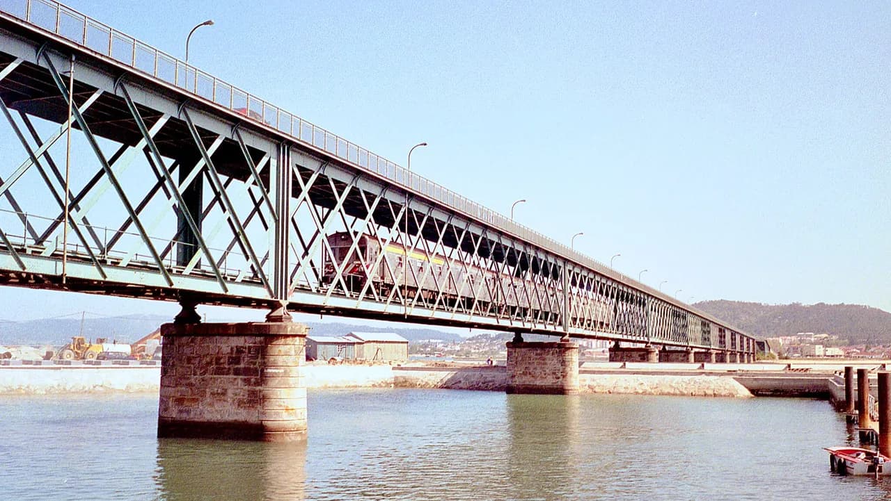 Ponte Eiffel, Viana do Castelo: Visiting the Eiffel-Designed Bridge