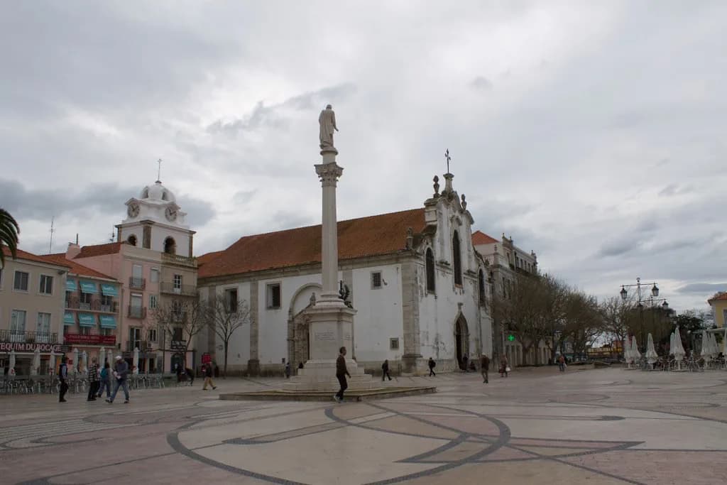 Shopping in Setúbal: Markets, Ceramics and Food to Bring Home