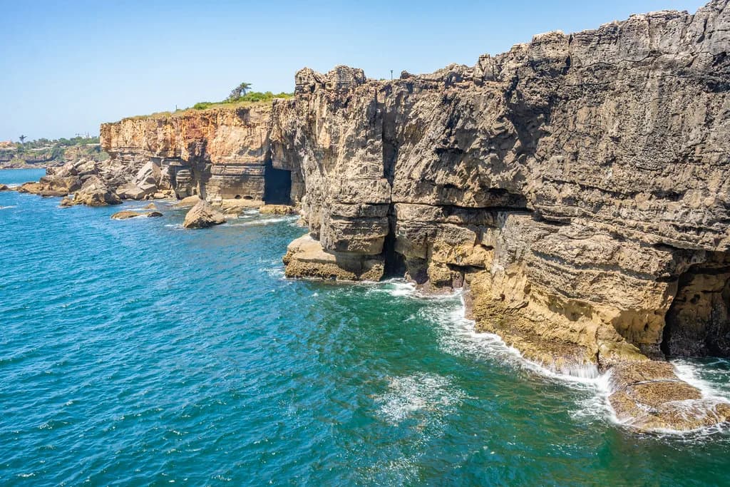 Surfing in Cascais: Breaks, Seasons and Lessons