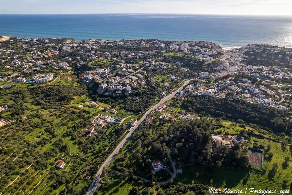 Faro to Carvoeiro: Bus, Train, Taxi and Driving Options