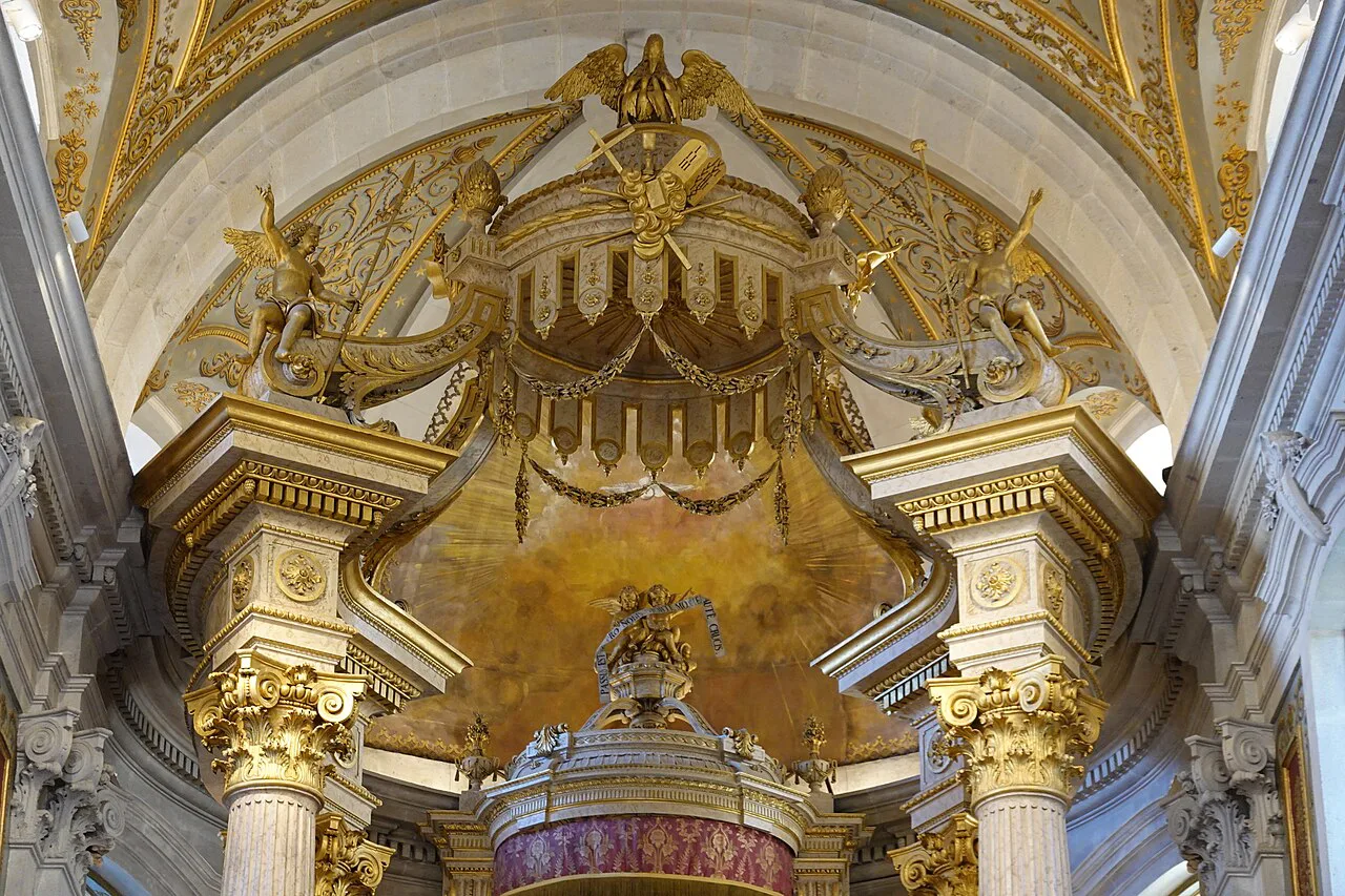 The gilded interior of the Basílica do Bom Jesus do Monte in Braga.