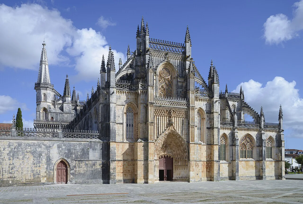 The main façade of the Monastery of Batalha.
