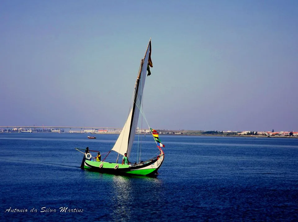 A moliceiro boat under sail on the Ria de Aveiro.