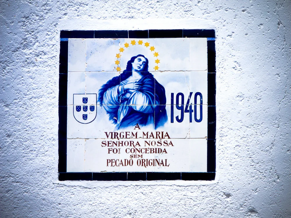 An azulejo panel of the Virgin Mary dated 1940 on a wall in Évora.