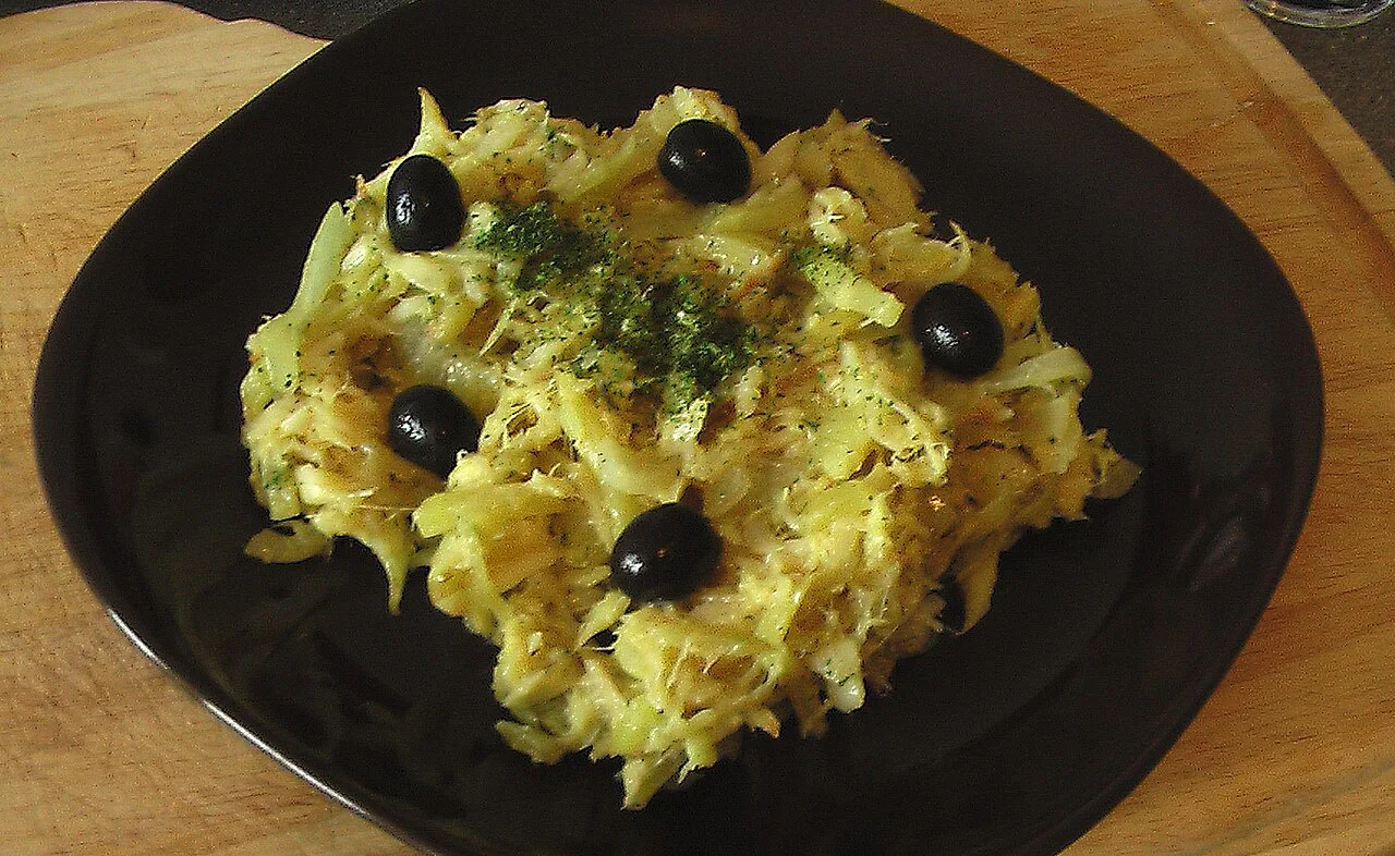 A plate of bacalhau à Brás.