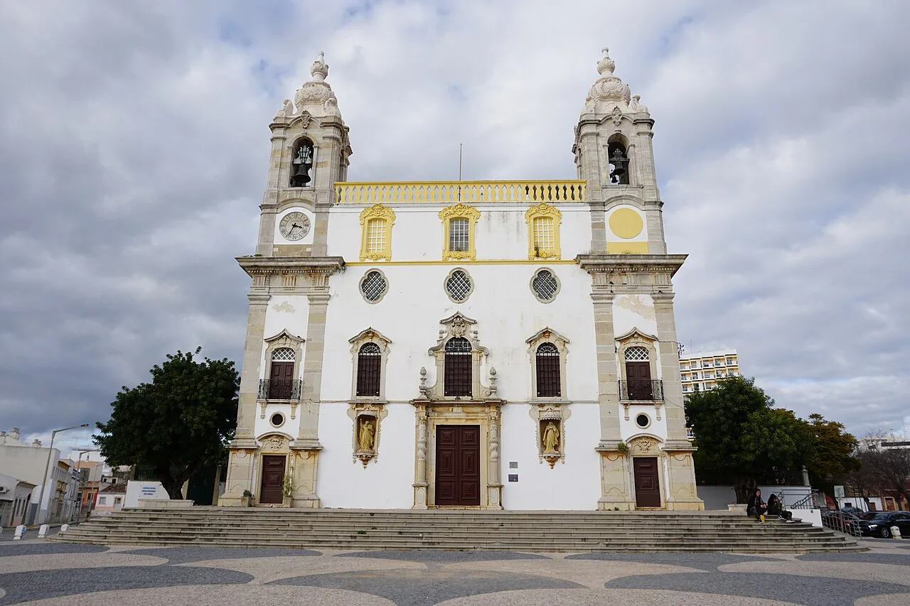 The twin-towered façade of the Igreja do Carmo in Faro.