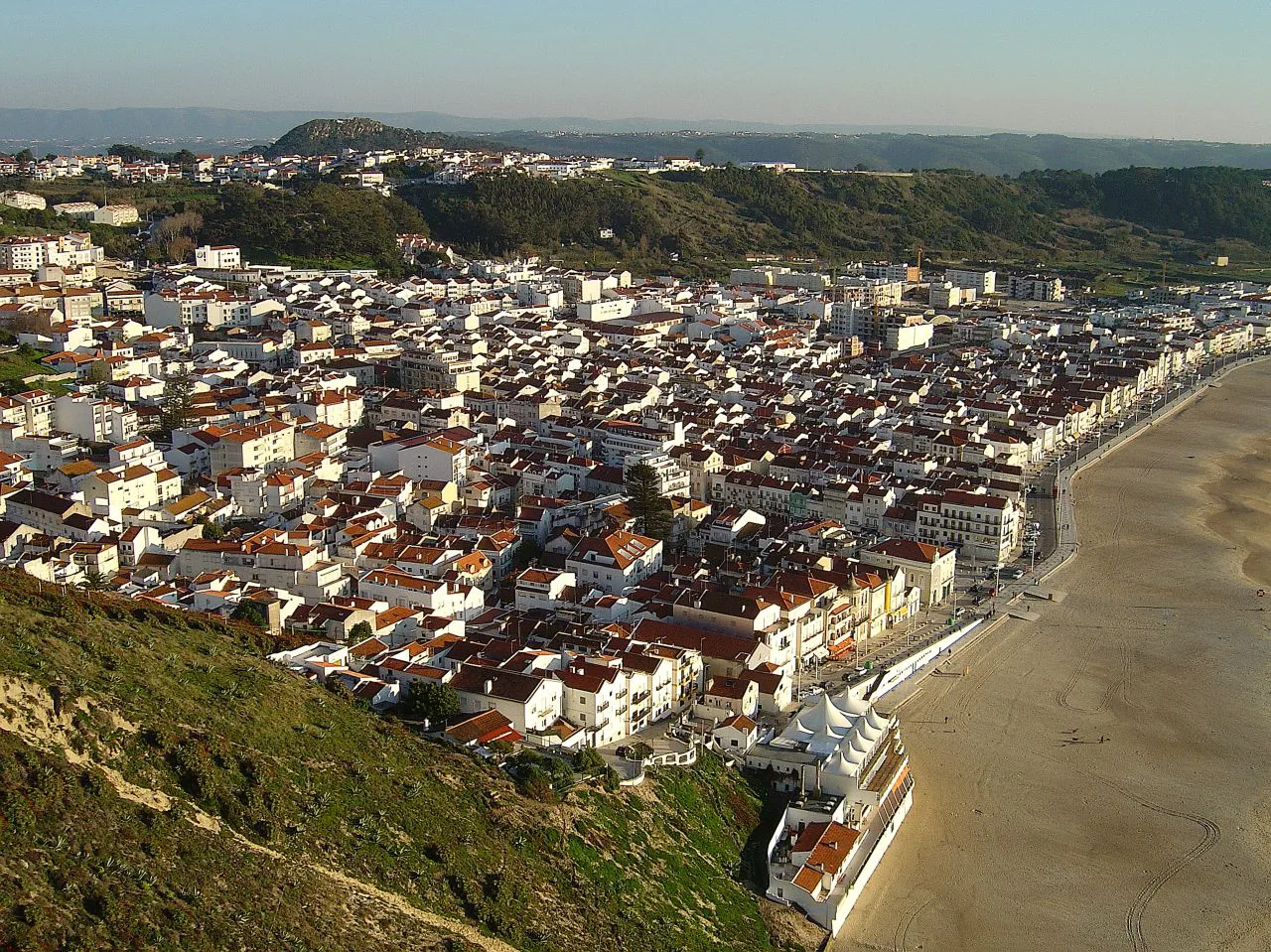 Nazaré and its beach seen from above.