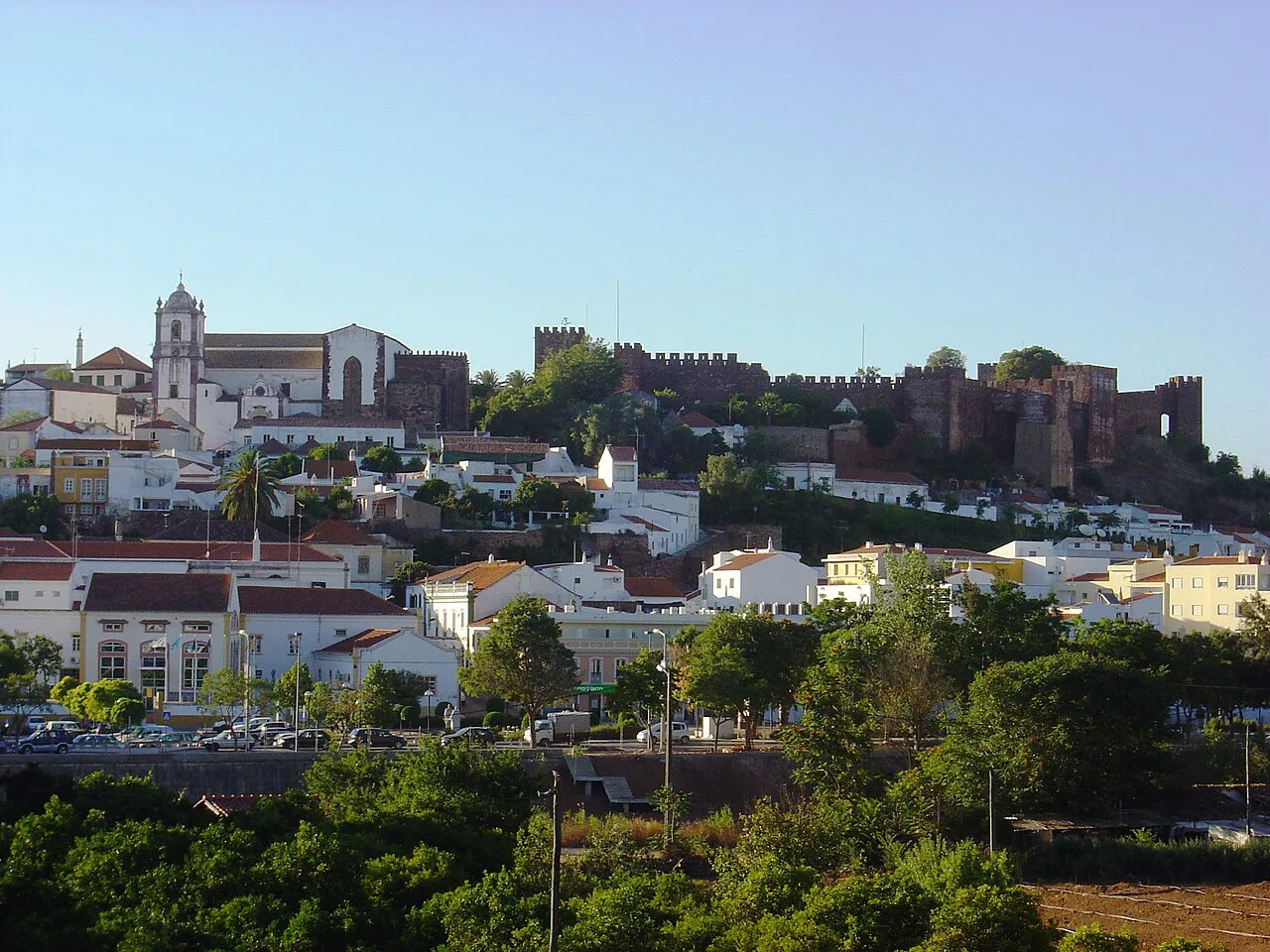 Silves with its cathedral and castle on the hill.