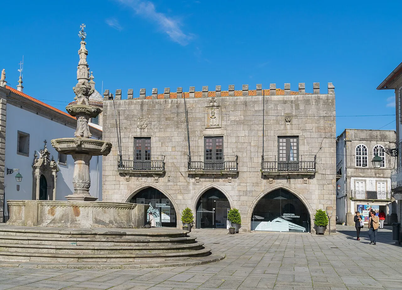 The old town hall of Viana do Castelo with a fountain in the square.