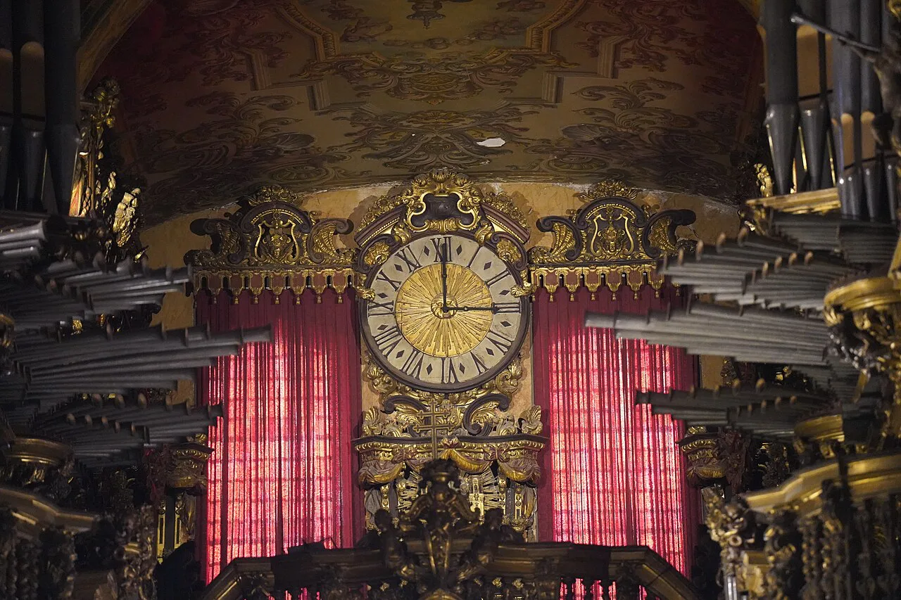 The upper choir with its clock inside Braga Cathedral.