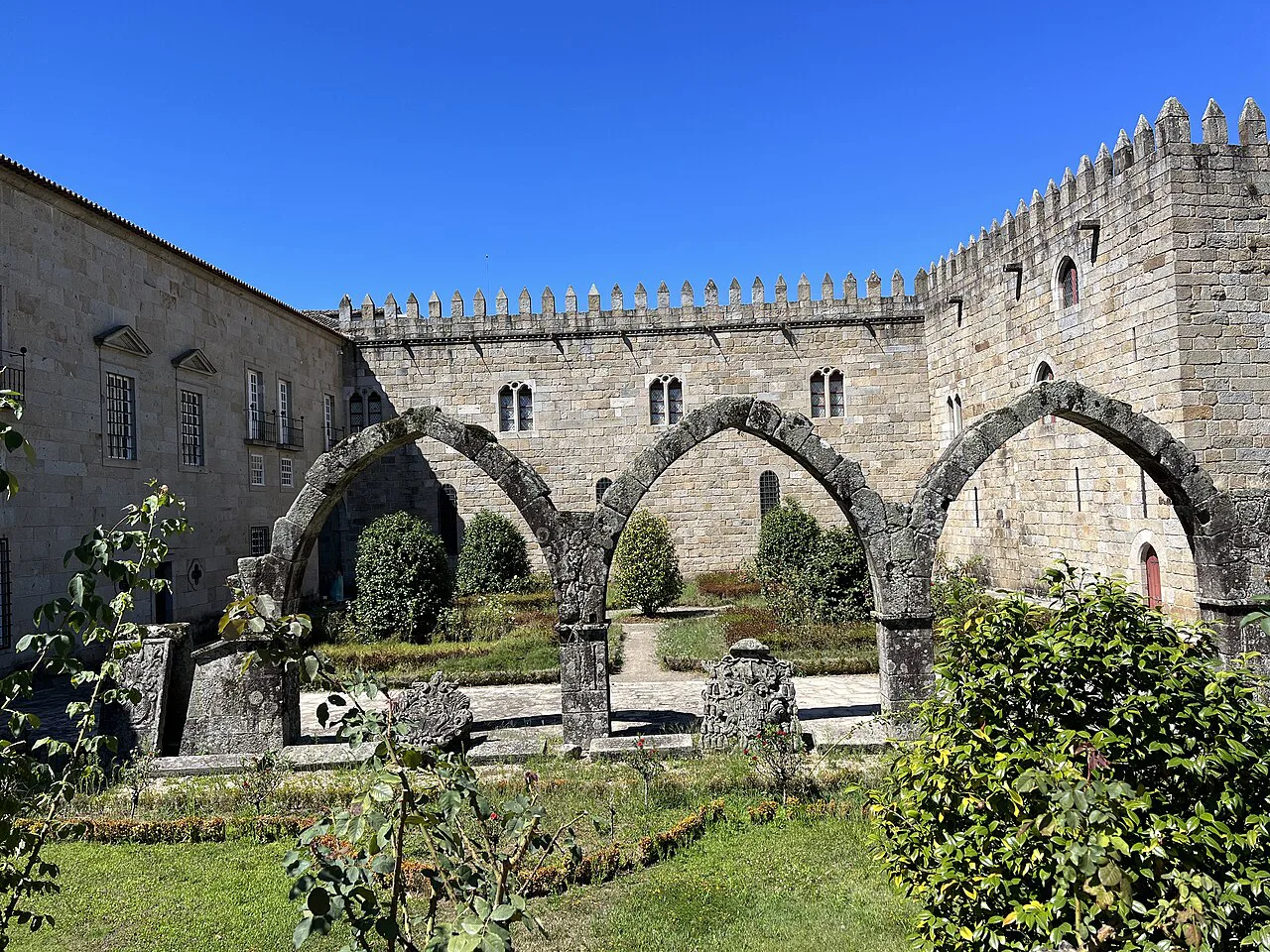 The garden and arches beside the Archiepiscopal Palace in Braga.