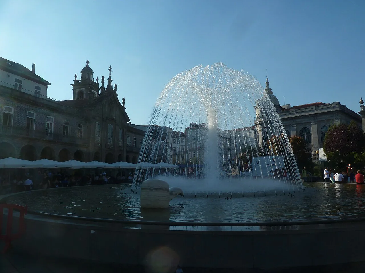 The fountain on Praça da República in Braga.
