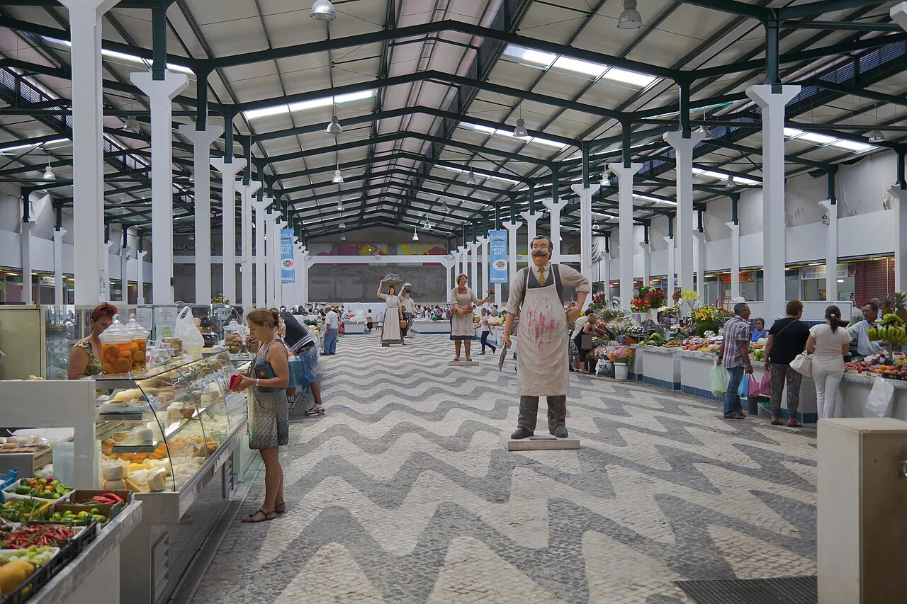 The long hall of the Mercado Municipal in Setúbal with its patterned stone floor.