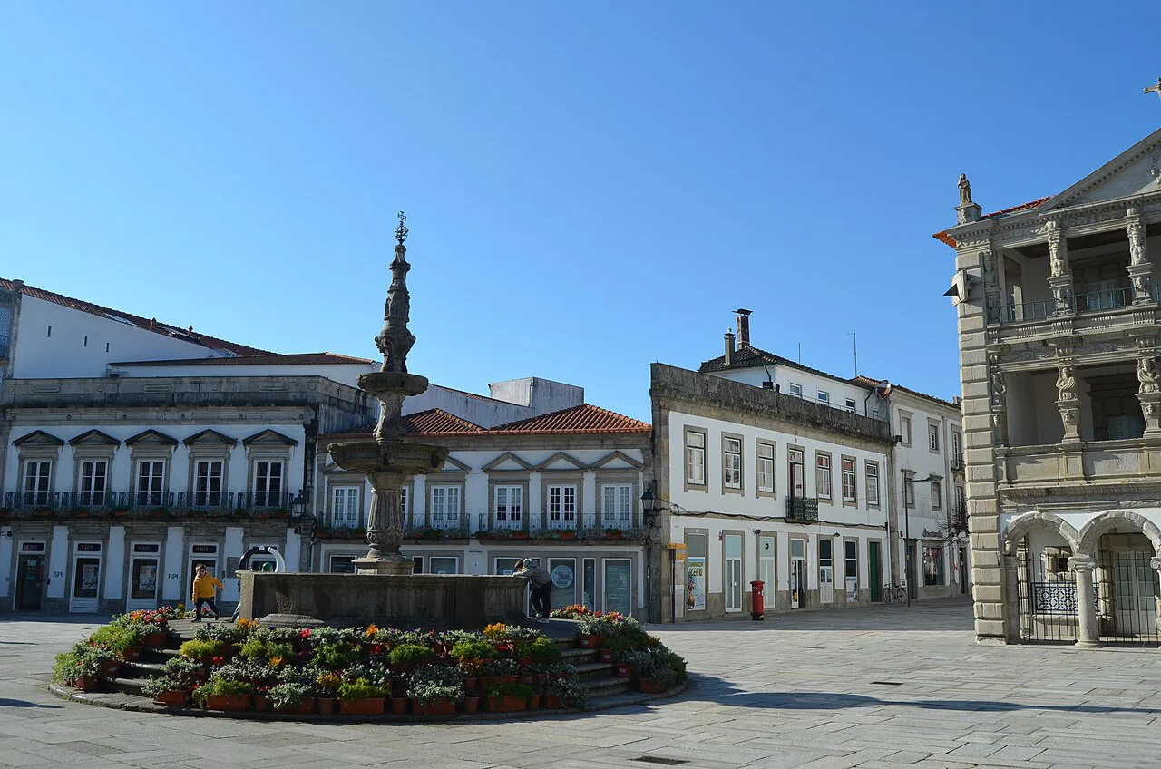 The fountain on Praça da República in Viana do Castelo.