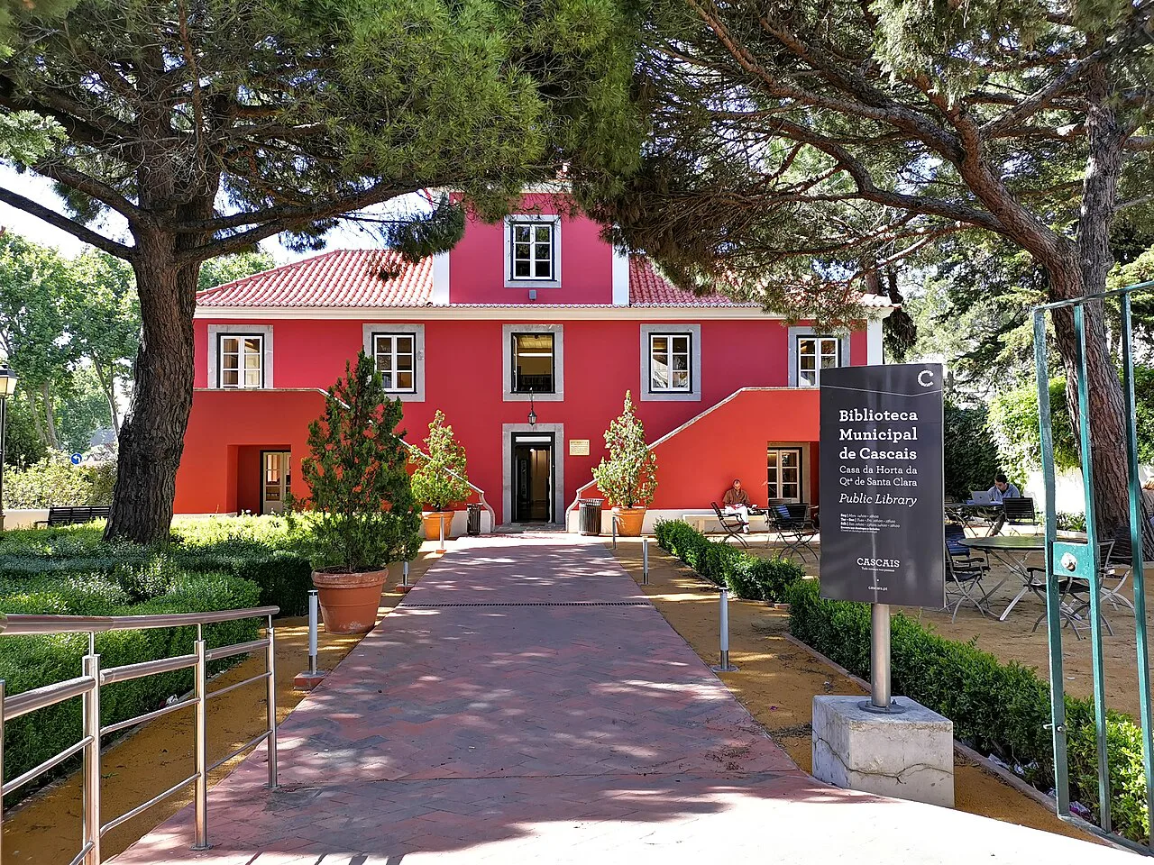 The entrance to the Biblioteca Municipal de Cascais, the town's municipal library.