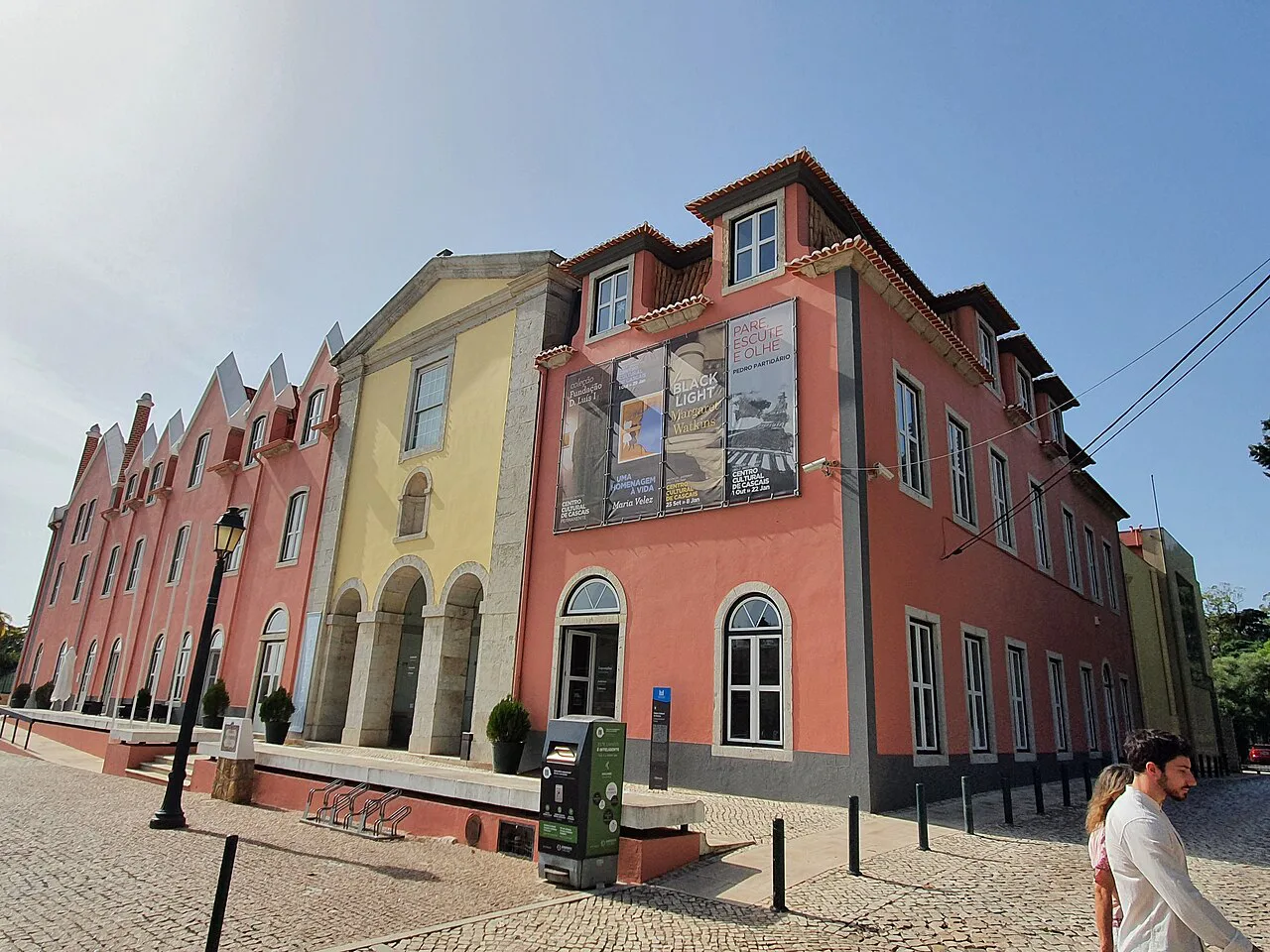 The colourful exterior of the Centro Cultural de Cascais.