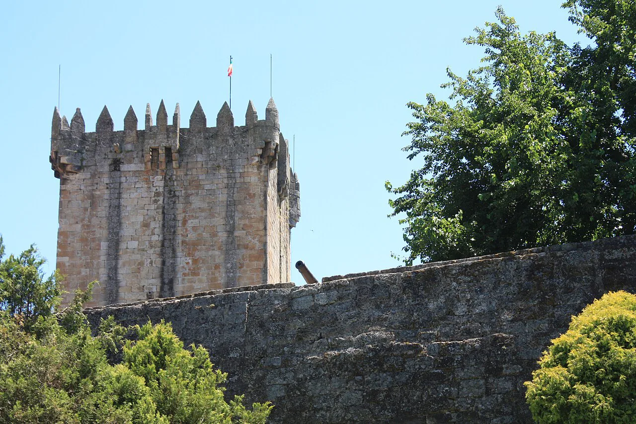 The battlemented keep of Chaves Castle.