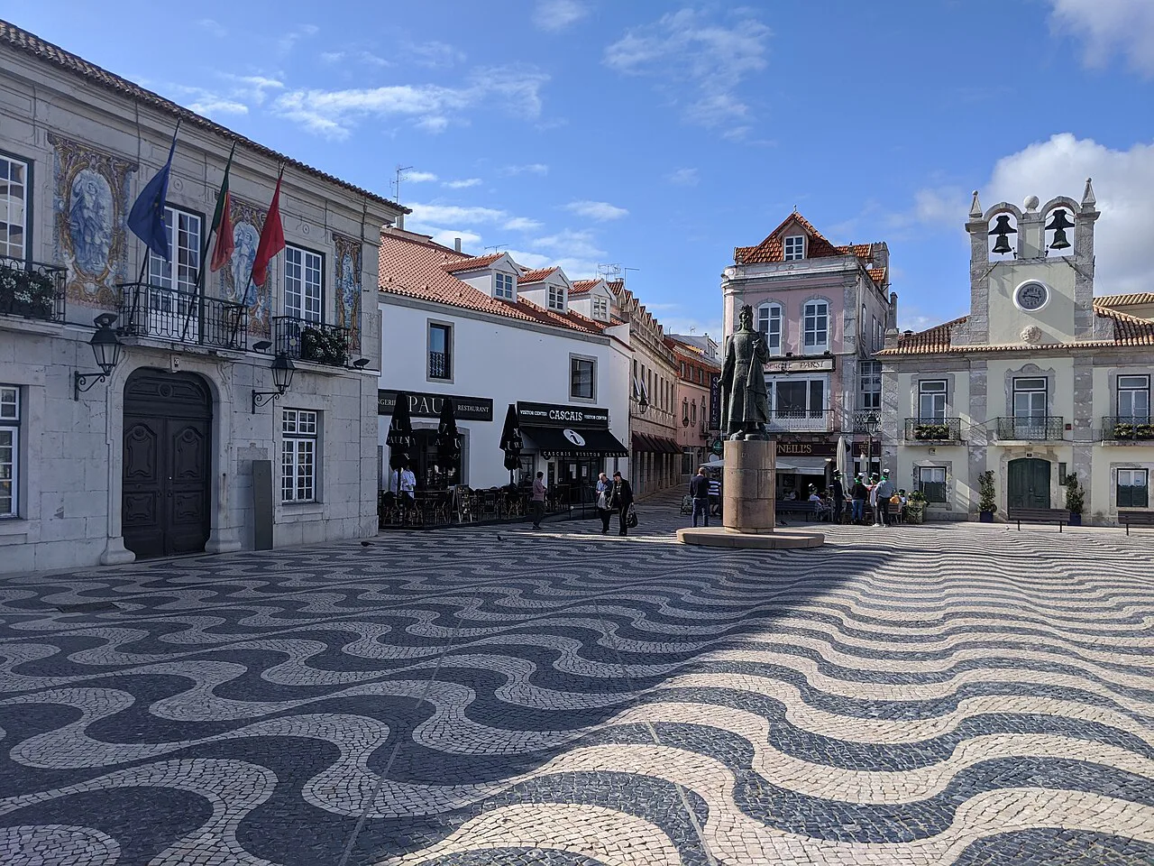 Shops around Praça 5 de Outubro in central Cascais.