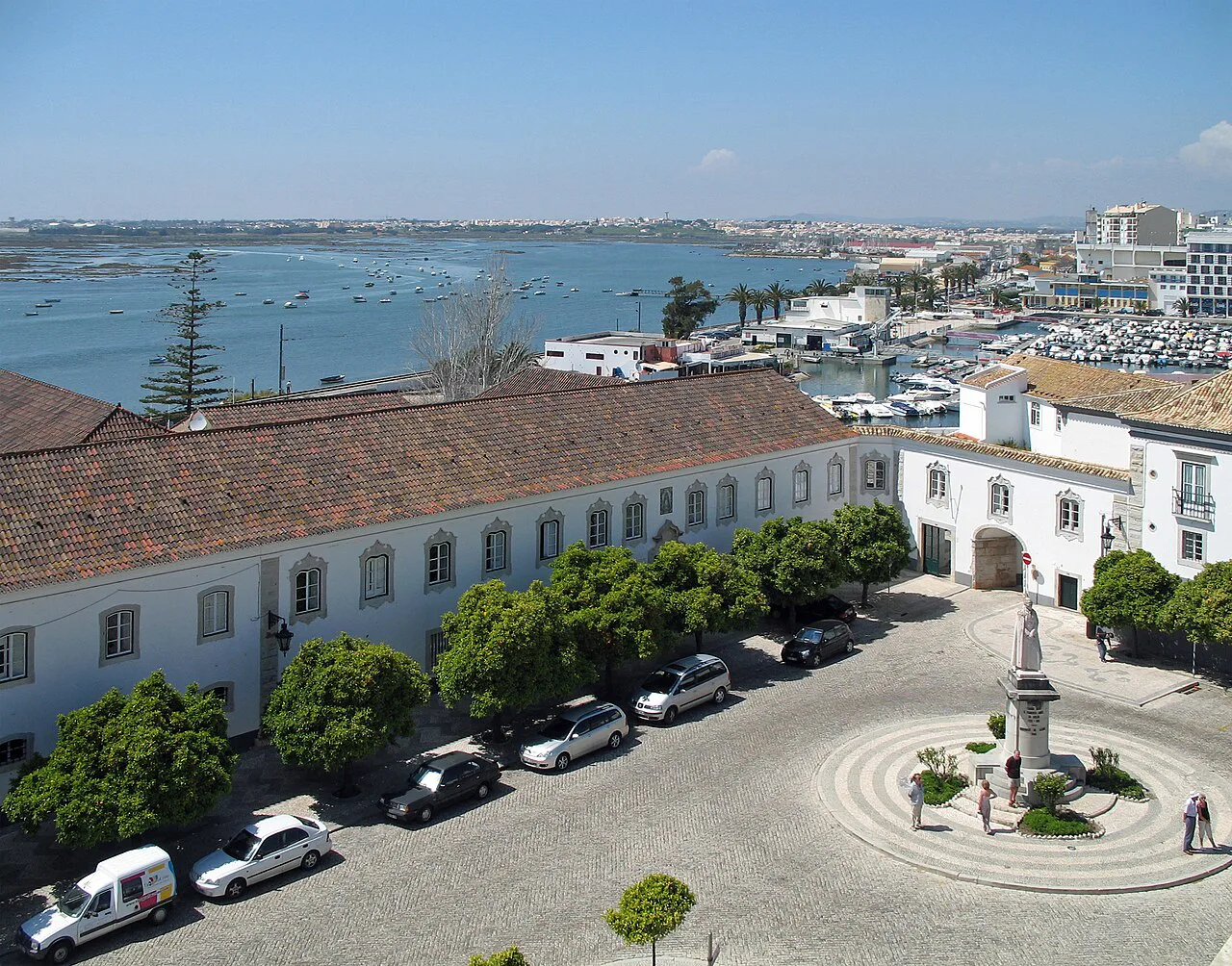 The Largo da Sé square in Faro.