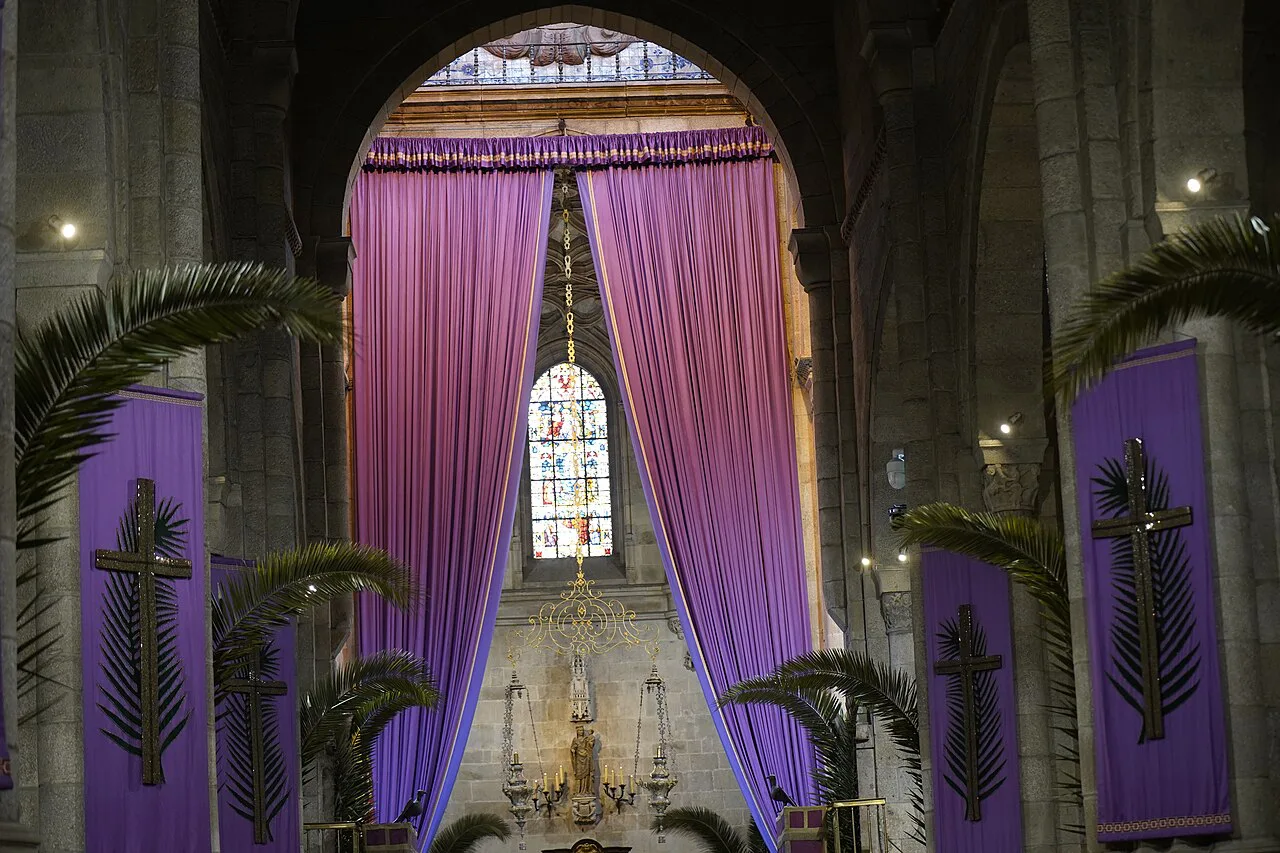 Interior of Braga Cathedral, with purple drapes hung in the chancel.