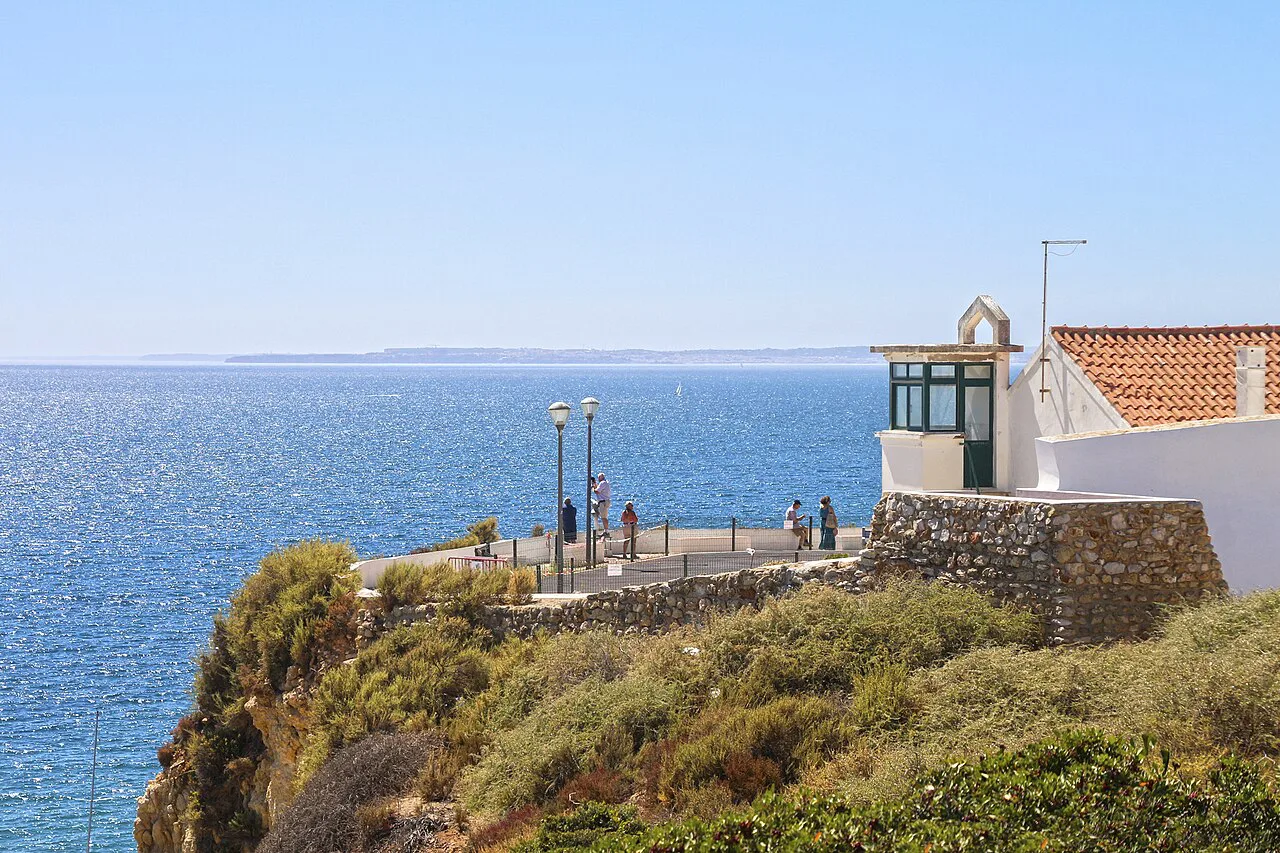 The Forte de Nossa Senhora da Encarnação on the clifftop at Carvoeiro.