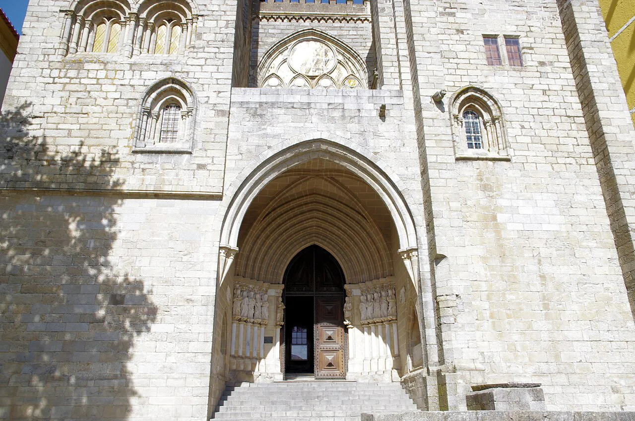 The Gothic main portal of Évora Cathedral.