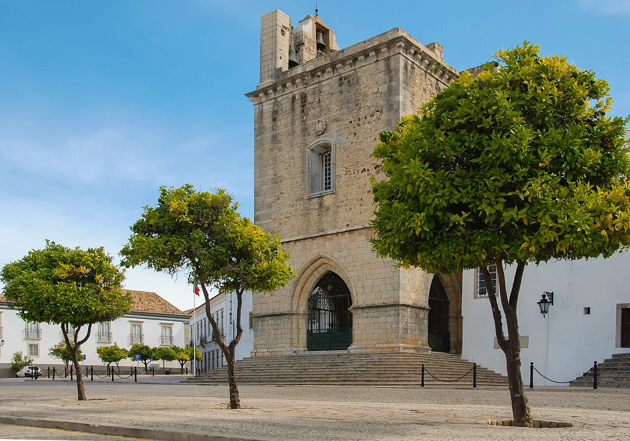 Faro Cathedral in the old town.