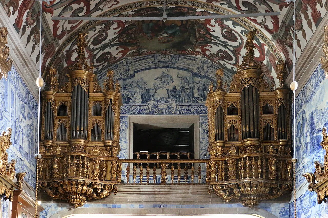 Gilded organs and azulejo-covered walls in the Igreja da Misericórdia in Viana do Castelo.