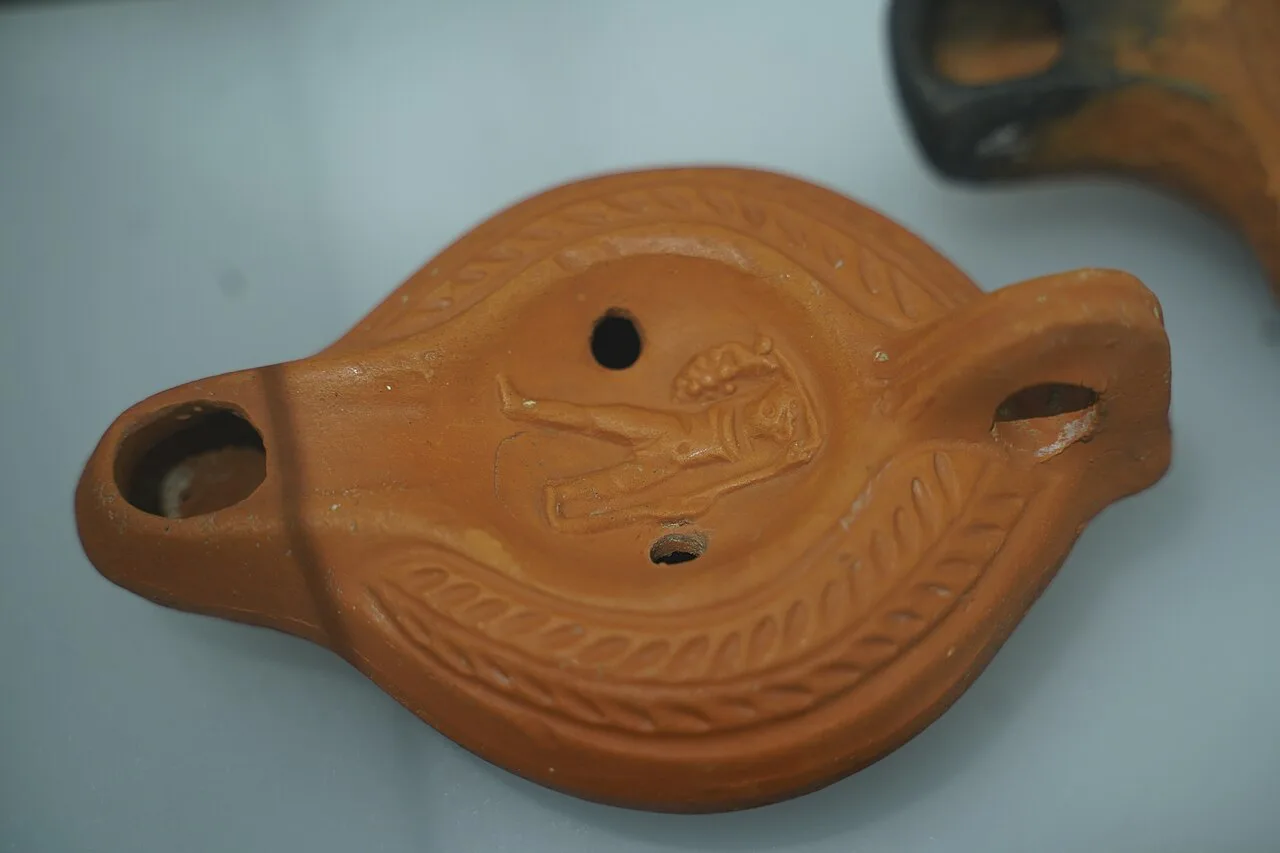 A Roman terracotta oil lamp displayed at the Dom Diogo de Sousa Museum in Braga.