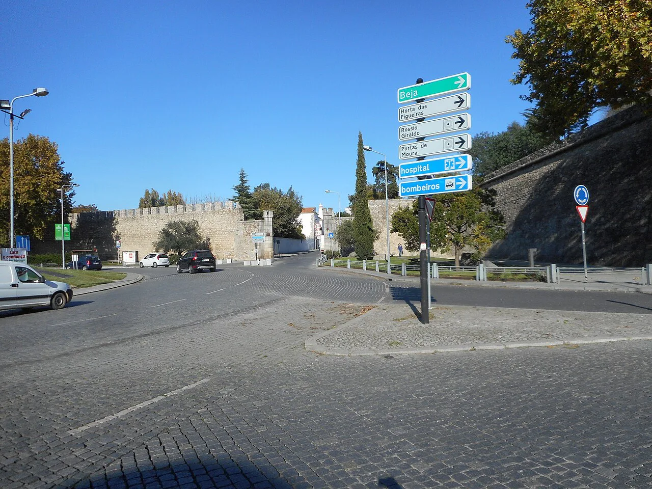 The Portas do Raimundo gate in the city walls of Évora.