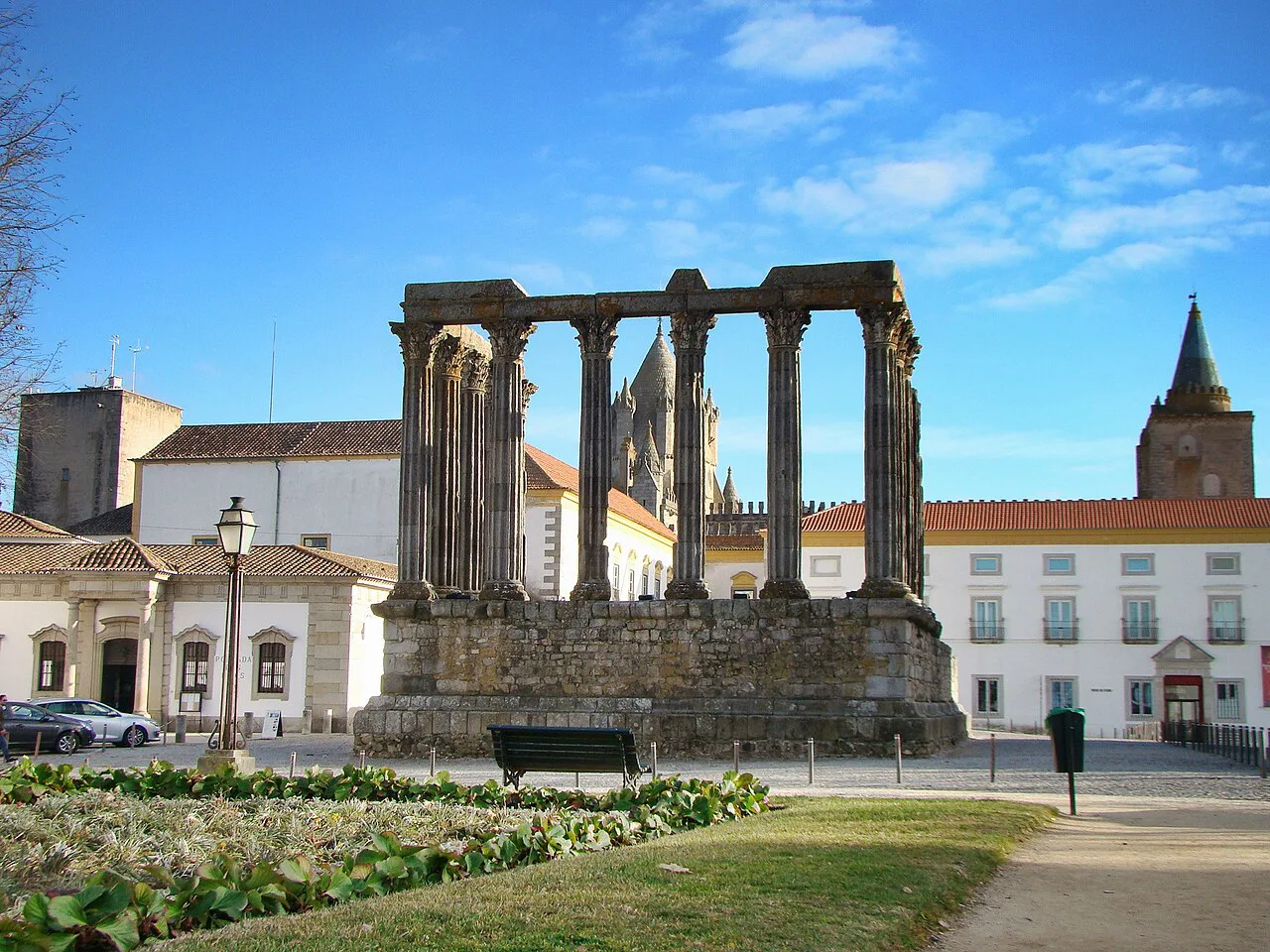 The Roman temple in Évora, known as the Temple of Diana, beside its surrounding square.