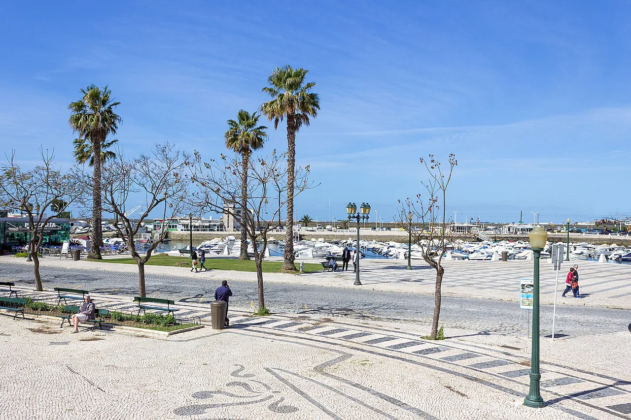 Faro Marina and the palm-lined pedestrian area beside it.