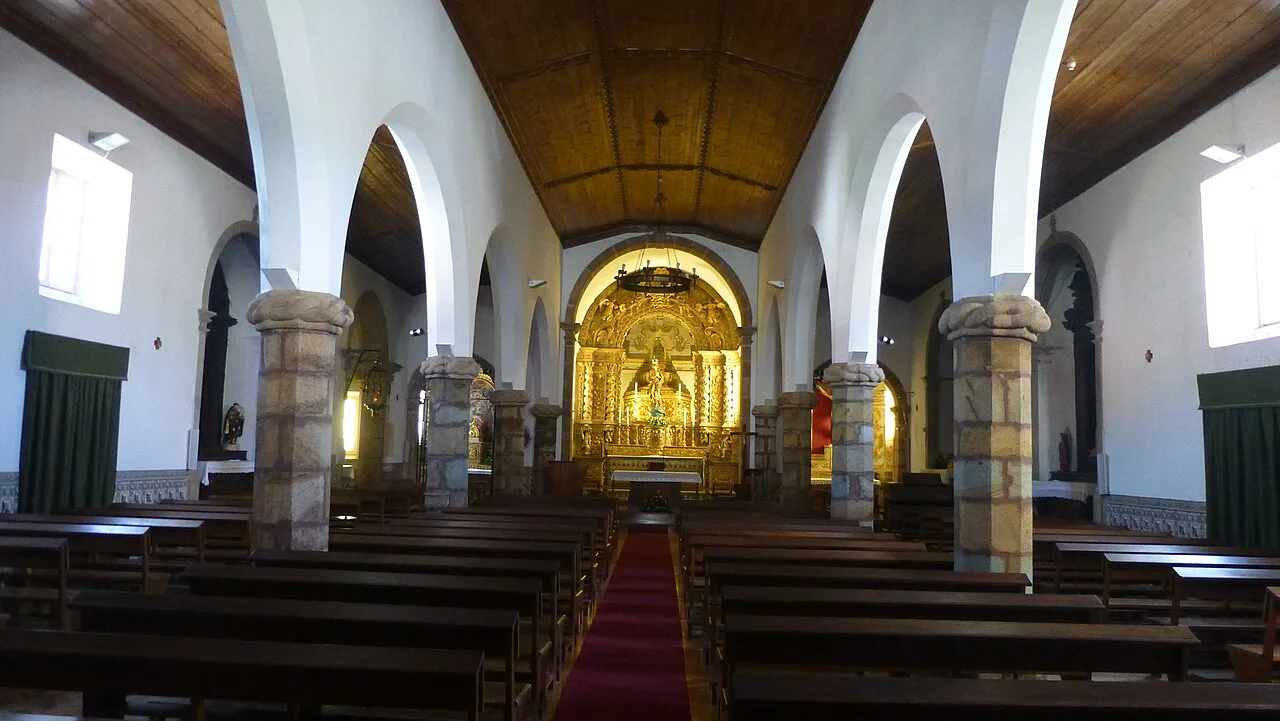 The nave and altar of the Igreja do Carmo in Faro.