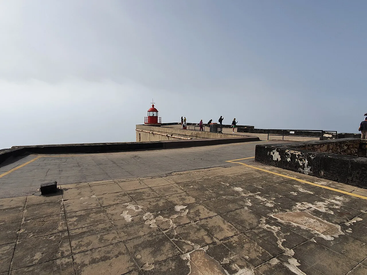 The terrace of the Forte de São Miguel Arcanjo in Nazaré, with its lighthouse.