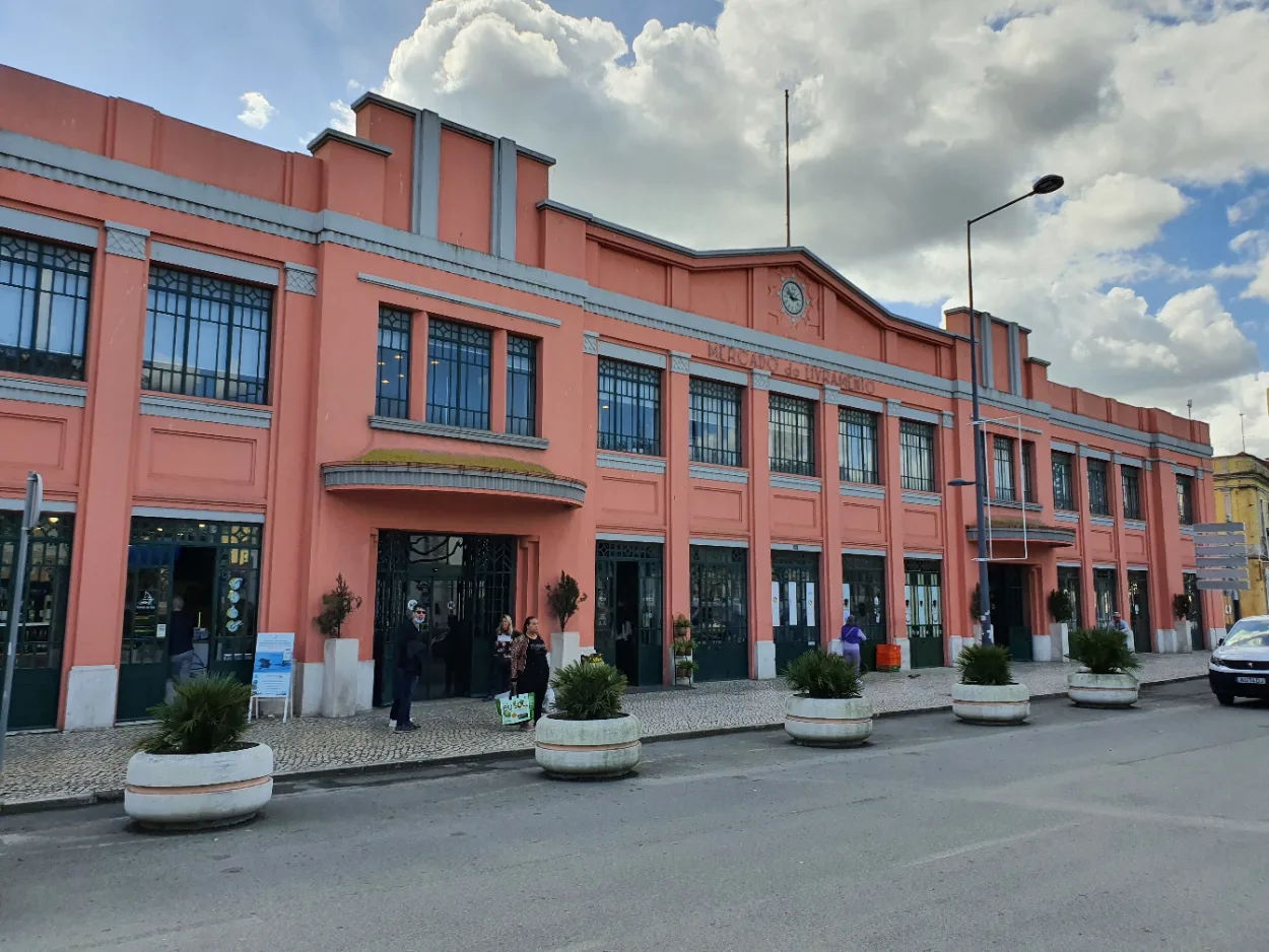 The pink façade of the Mercado do Livramento in Setúbal.
