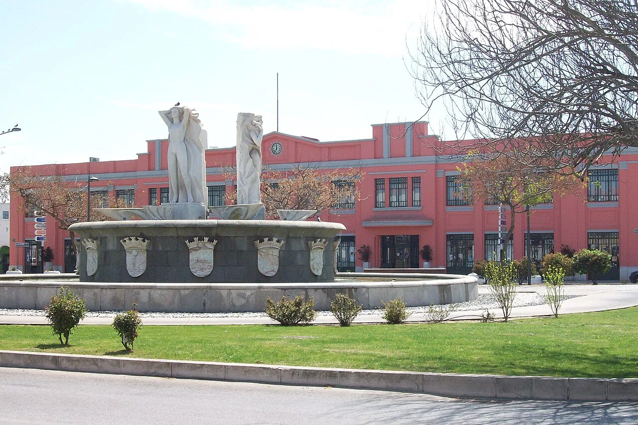 The Mercado do Livramento behind the Fonte Luminosa on Avenida Luísa Todi in Setúbal.