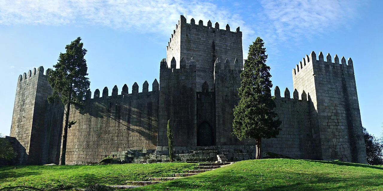 Guimarães Castle seen from the São Mamede field.