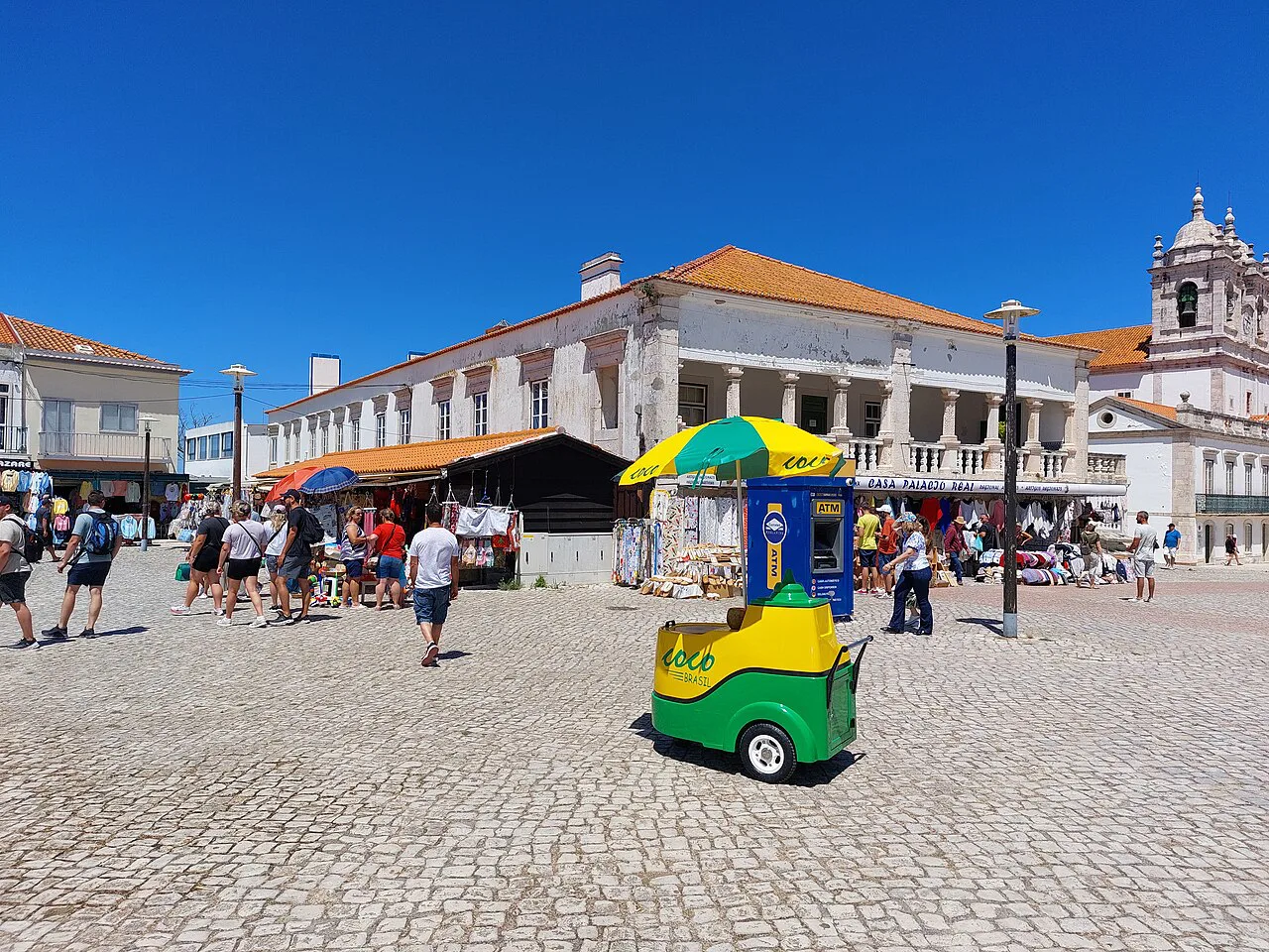 The Palácio Real and the square at Sítio in Nazaré.