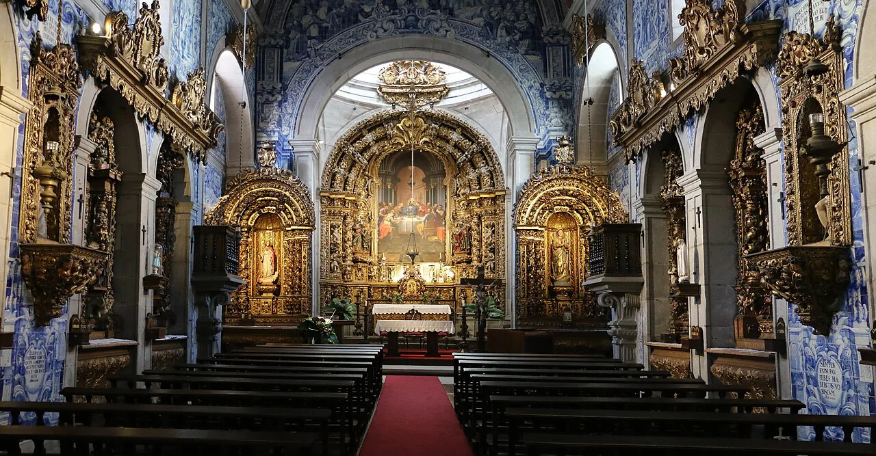 The nave and tiled walls of the Igreja da Misericórdia in Viana do Castelo.