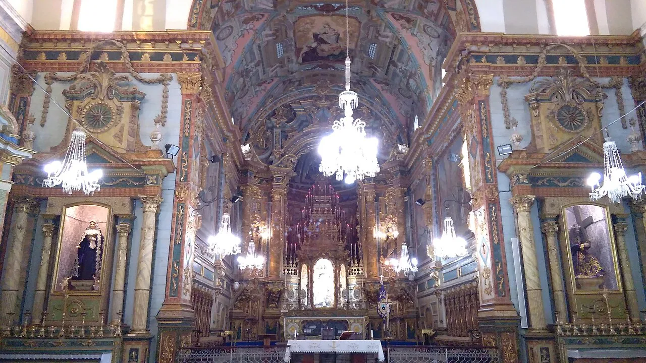 The gilded main chapel, altar and side chapels inside the Igreja da Ordem Terceira do Carmo in Tavira.