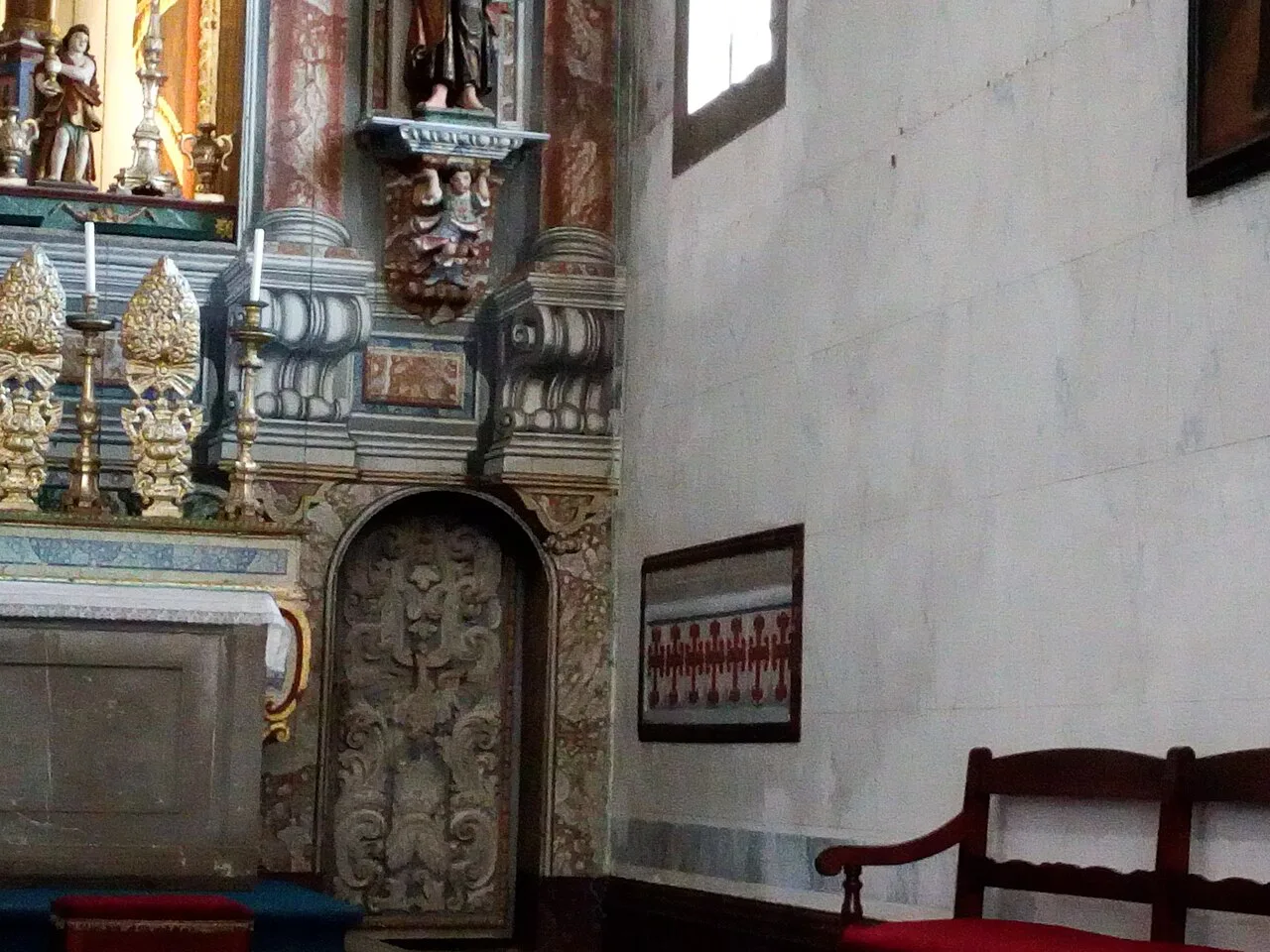 A carved altar inside the Igreja de Santa Maria do Castelo in Tavira.