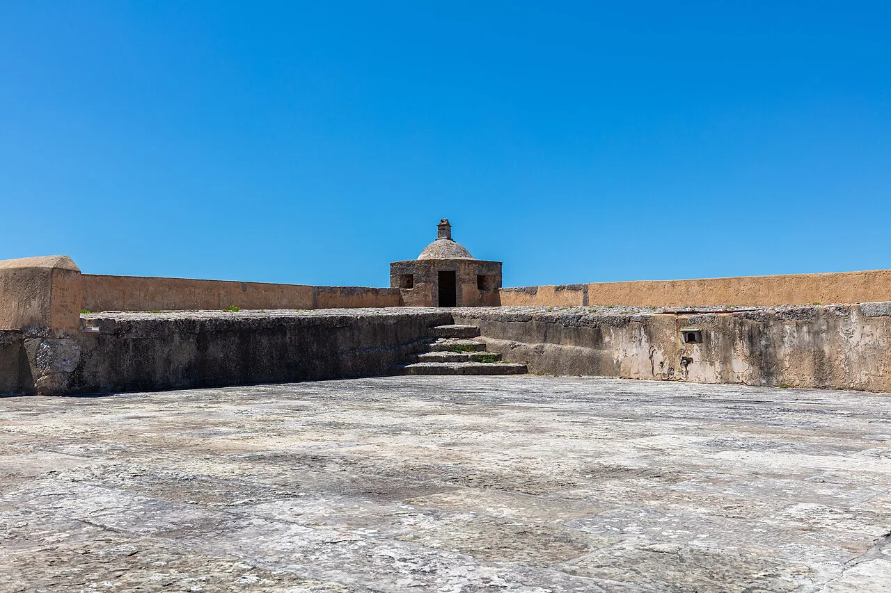 The upper terrace and ramparts of the Fortress of São Filipe in Setúbal.